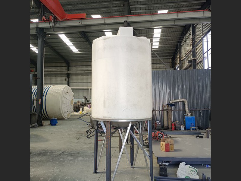 2T锥底加药箱带加高支架